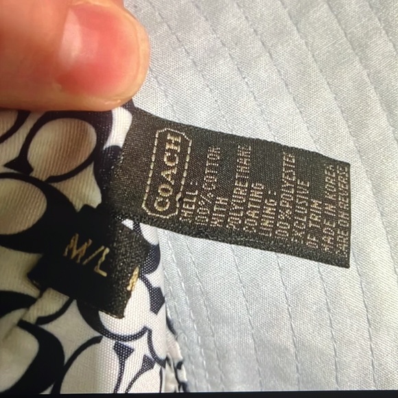 Coach Bucket Hat no rips, no spots, no discoloration, just like new. - Picture 5 of 6